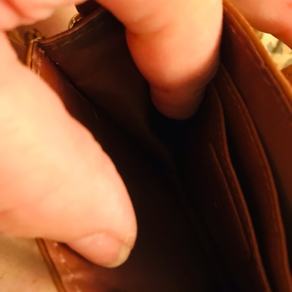 Gianni Bernini British tan phone crossbody w/ card slots key chain & tassel - Picture 7 of 16